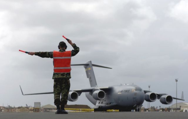 C-17 Globemaster III - Maintenance troops Picture