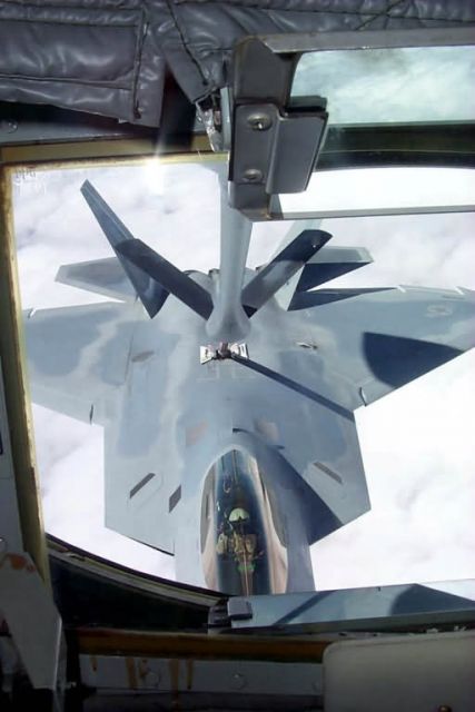 F/A-22 - Fueling up Picture