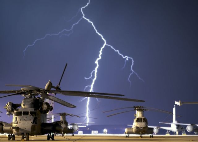 EDWARDS AIR FORCE BASE - Lightning fast Picture