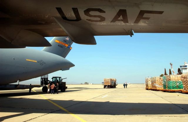 C-17 Globemaster III - Loading C-17 Picture