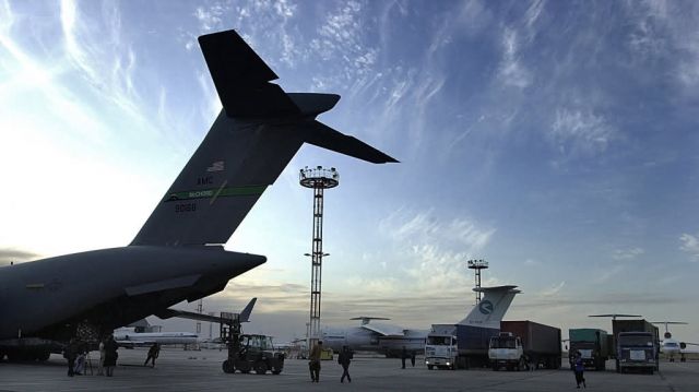 C-17A Globemaster III - Off loading Picture