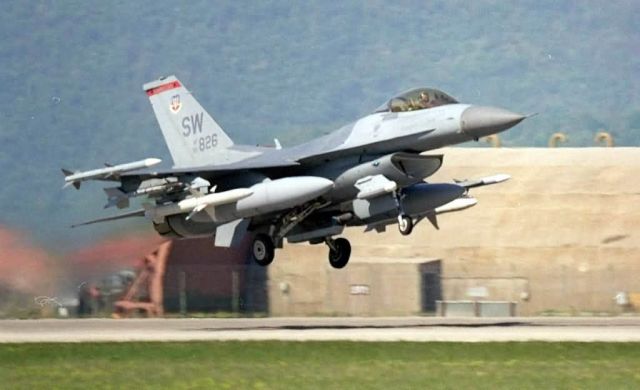 F-16 Fighting Falcon - Deployed Falcon Picture