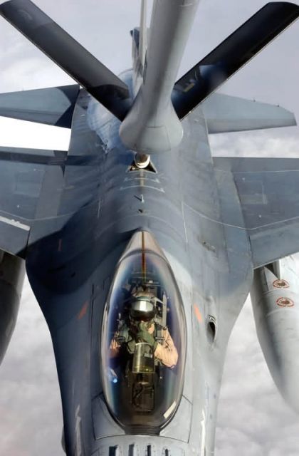 F-16 - Falcon refueling Picture