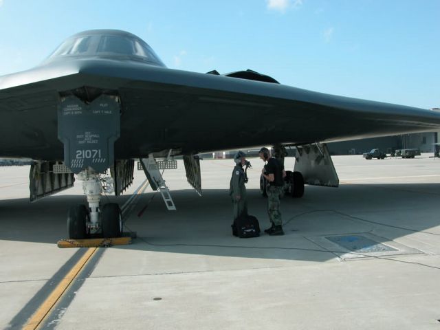 B-2 Spirit bomber - First 'unmanned' B-2 takes flight Picture