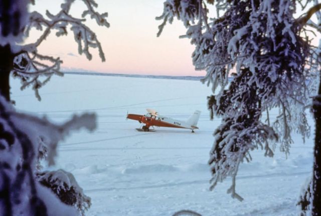Turbine Beaver N754 on Snow Picture