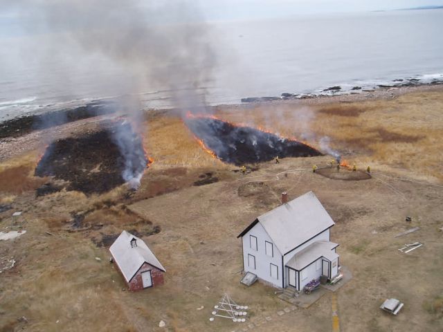r5-me-cmr-prescribed fire near homes on coast Picture