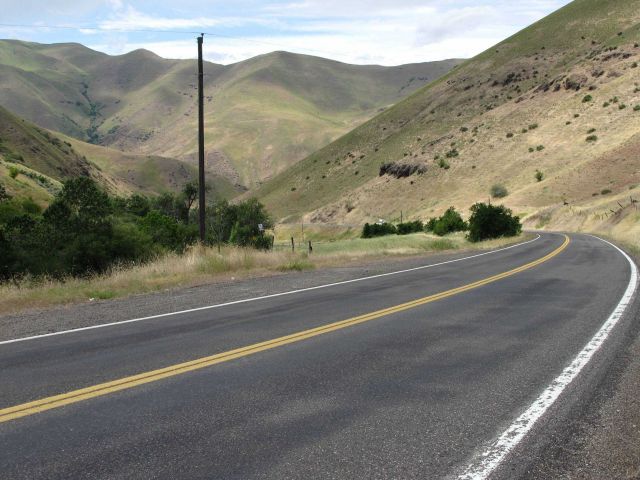 The descent into Hells Canyon, 2000 feet straight down into the canyon on Idaho State Highway 71. Picture