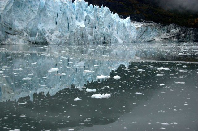 Tarr Inlet reflecting glacier. Picture
