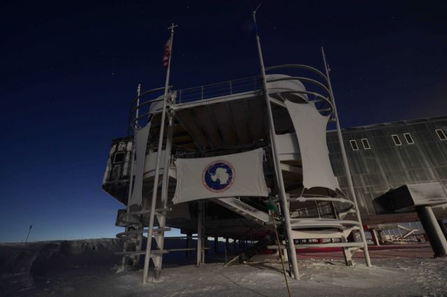 The long twilight prior to total darkness at South Pole Station Picture