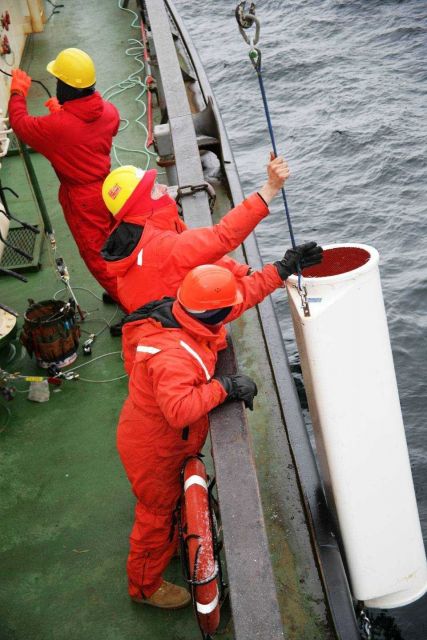 Deploying a sediment trap off the KAPITAN DRANITSYN Picture