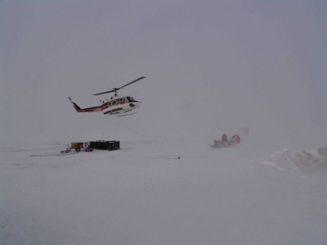 Beginning to transport the electromagnetic induction bird by helicopter Picture