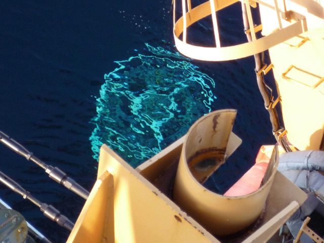 Recovering a CTD (conductivity-temperature-depth) rosette Picture