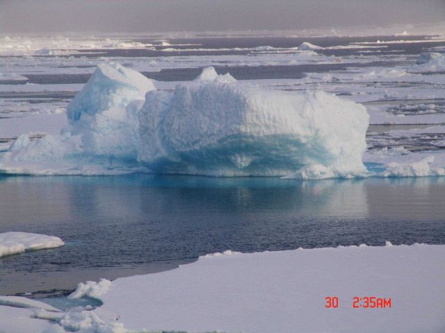 Ice floes and open water Picture