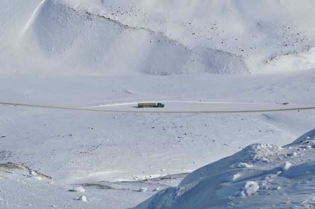 A scene along the Dalton Highway in the Brooks Range Picture