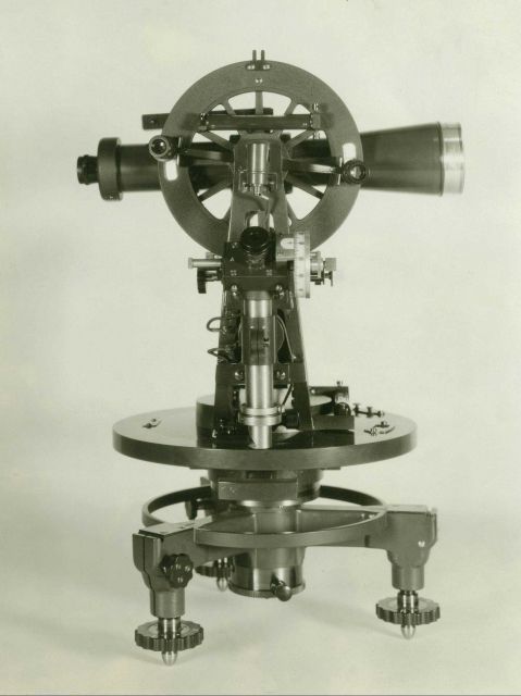 A theodolite for observing horizontal angles. Picture