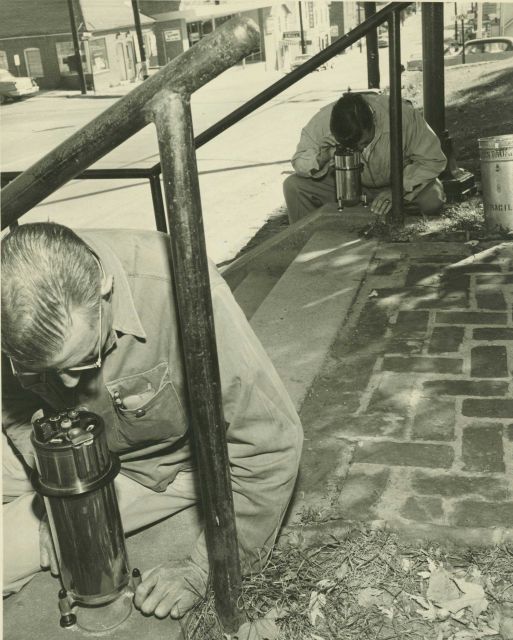 Taking simultaneous readings with Worden gravimeter. Picture