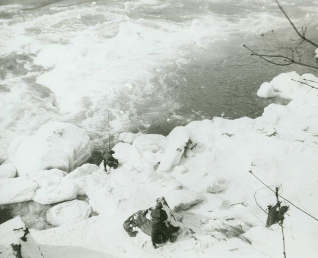 Level party running a section of the Niagara River between Ashland Avenue Gauge Station and the head of the Whirlpool Rapids Picture
