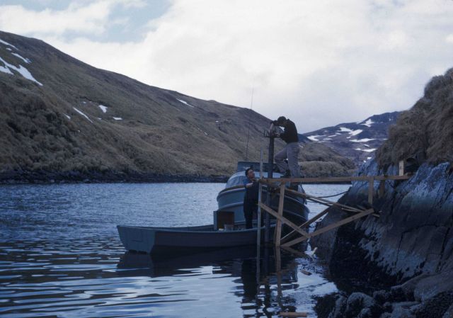 Servicing a tide gauge Picture