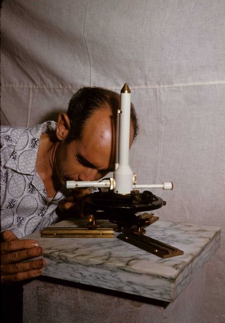 Quartz horizontal magnetometer Picture