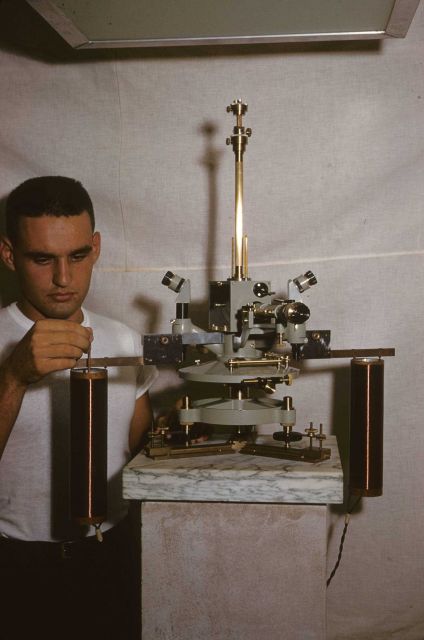Observatory magnetometer Ruska type Picture