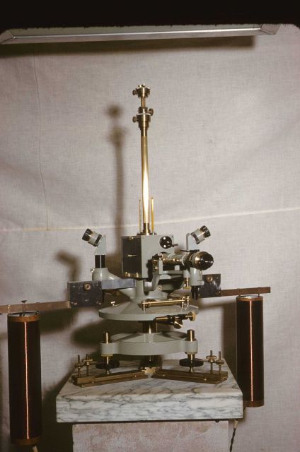 Observatory magnetometer Ruska type Picture