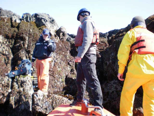 Offloading equipment for horizontal control station from RHIB (rigid hull inflatable boat). Picture