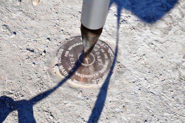 Positioning National Ocean Service bench mark 9541A with GPS receiver Picture