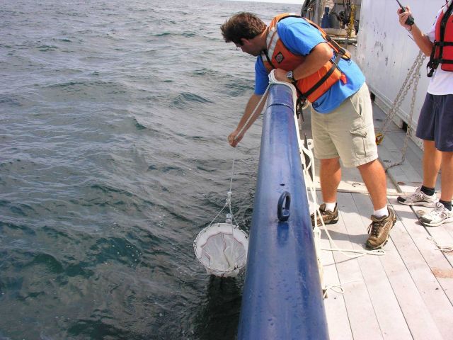 Jon Cohen sets up his plankton net for a 15-minute tow alongside the R/V Seward Johnson. Picture