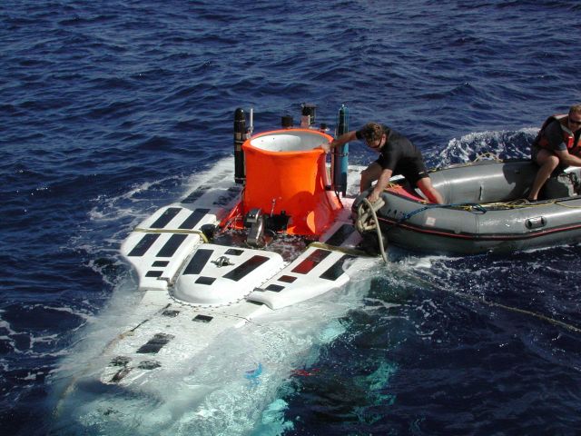 Submersible PISCES IV in water Picture