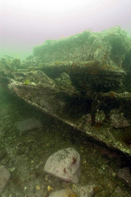 Tapering of hull space between double bottoms is evident at ship extremities. Picture