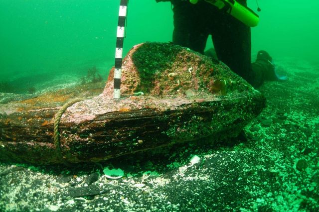 A large anchor fluke from the Kad'yak with photo-scale graduated in inches Picture