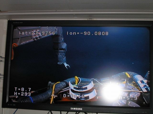 Watching the work underwater from the big screen in the laboratory. Picture