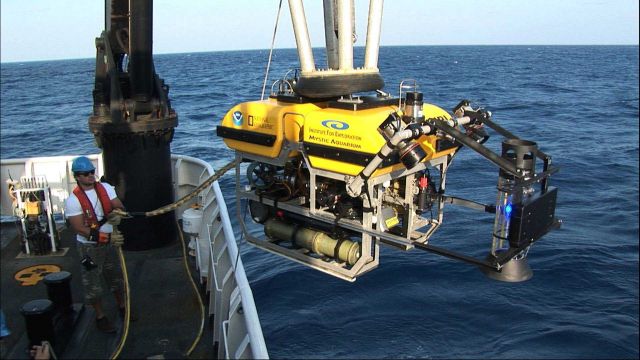 A gas capture device, called the methane bucket, was assembled and deployed on the Little Hercules Picture
