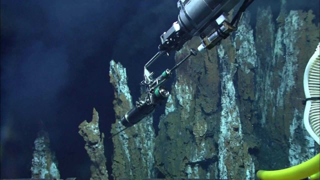 The Quest 4000 ROV prepares to use a 'gastight' vent fluid sampler. Picture