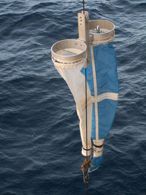 Deploying Pairovet II vertical net tow. Picture