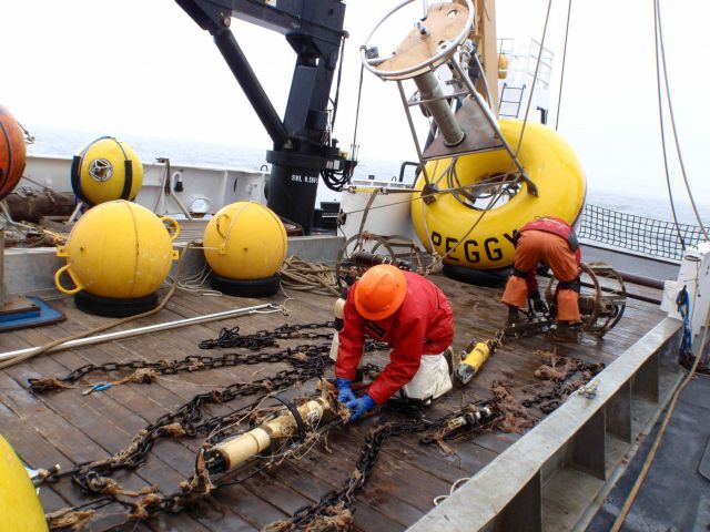 FOCI (Fisheries Oceanography Coordinated Investigations) buoy mooring operations off the NOAA Ship MILLER FREEMAN. Picture