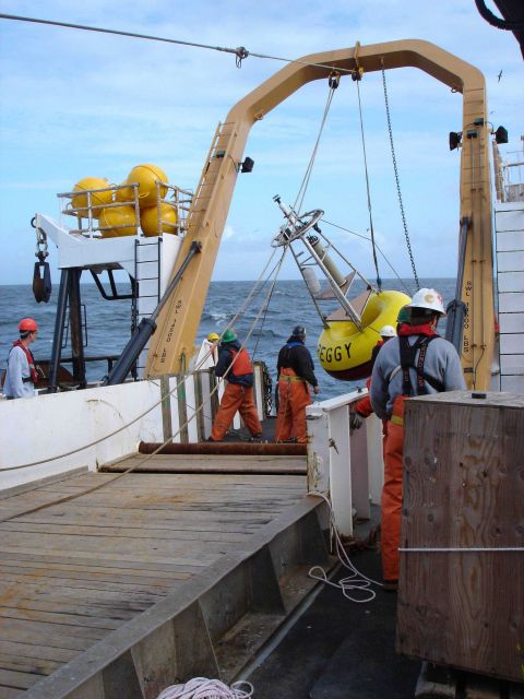 FOCI (Fisheries Oceanography Coordinated Investigations) buoy mooring operations off the NOAA Ship MILLER FREEMAN. Picture