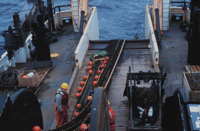 Trawling operations on the NOAA Ship MILLER FREEMAN. Picture