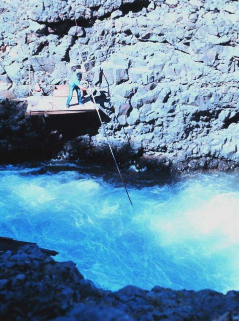 Native American dipnet fishing on the Klickitat River Picture