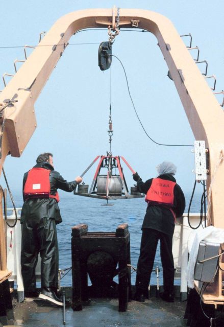 Spring-loaded grab sampler used to determine bottom characteristics Picture