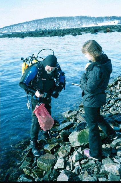 Biologists of MMBI wishing bon voyage to the diver before he drowns Picture