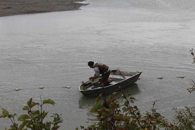 Native America artisanal salmon fishing Picture