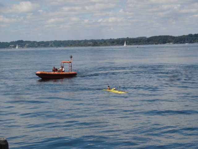 Testing the Eagle Ray AUV ( Autonomous underwater vehicle) from the NOAA Ship HENRY BIGELOW Picture