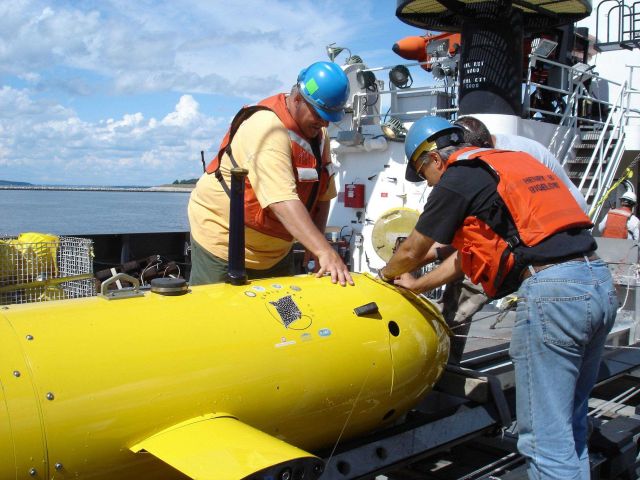 Testing the Eagle Ray AUV ( Autonomous underwater vehicle) from the NOAA Ship HENRY BIGELOW Picture