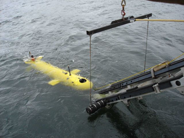 Testing the Eagle Ray AUV ( Autonomous underwater vehicle) from the NOAA Ship HENRY BIGELOW Picture