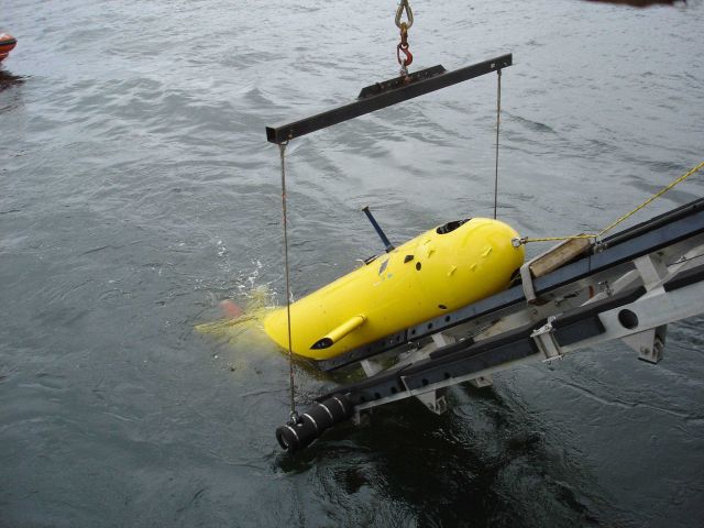 Testing the Eagle Ray AUV ( Autonomous underwater vehicle) from the NOAA Ship HENRY BIGELOW Picture