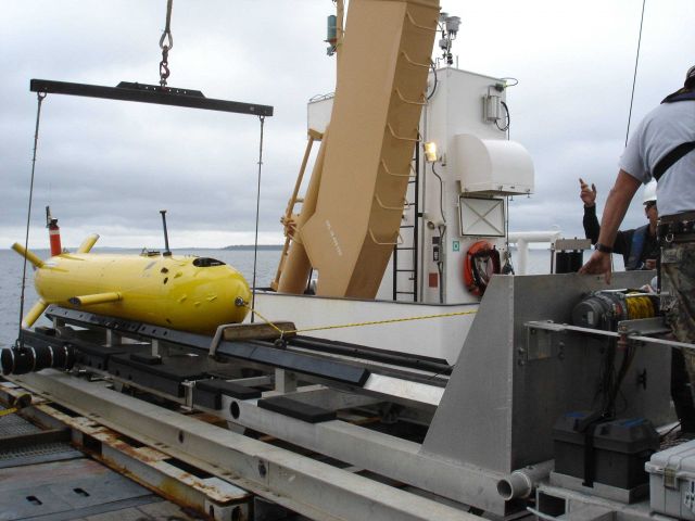 Testing the Eagle Ray AUV ( Autonomous underwater vehicle) from the NOAA Ship HENRY BIGELOW Picture