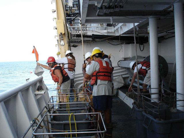 Longline fishing research on the NOAA Ship OSCAR ELTON SETTE Picture