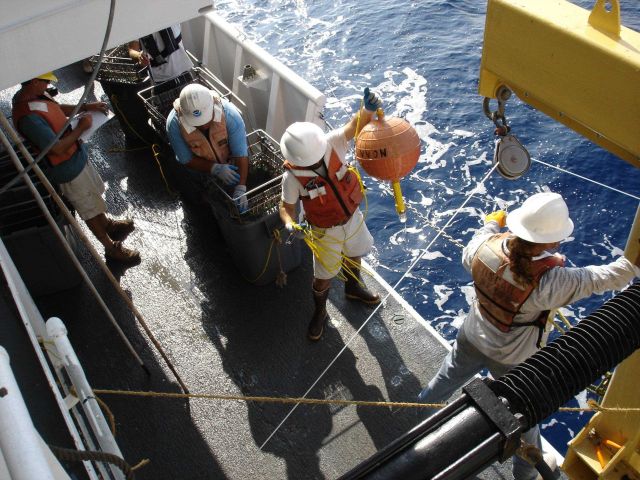 Longline fishing research on the NOAA Ship OSCAR ELTON SETTE Picture