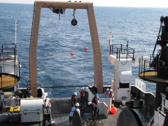 Deploying fish traps from the stern of the NOAA Ship PISCES Picture